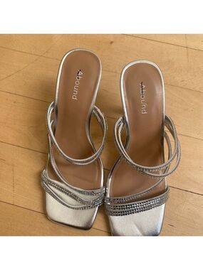 Abound "Karina" studded heel sandal silver sz 7 slide FLAW - missing stones